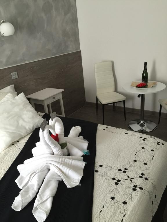 Hostal Meyra Мадрид Екстериор снимка