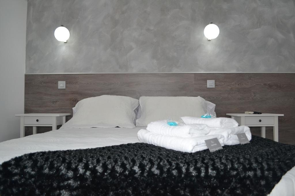 Hostal Meyra Мадрид Екстериор снимка