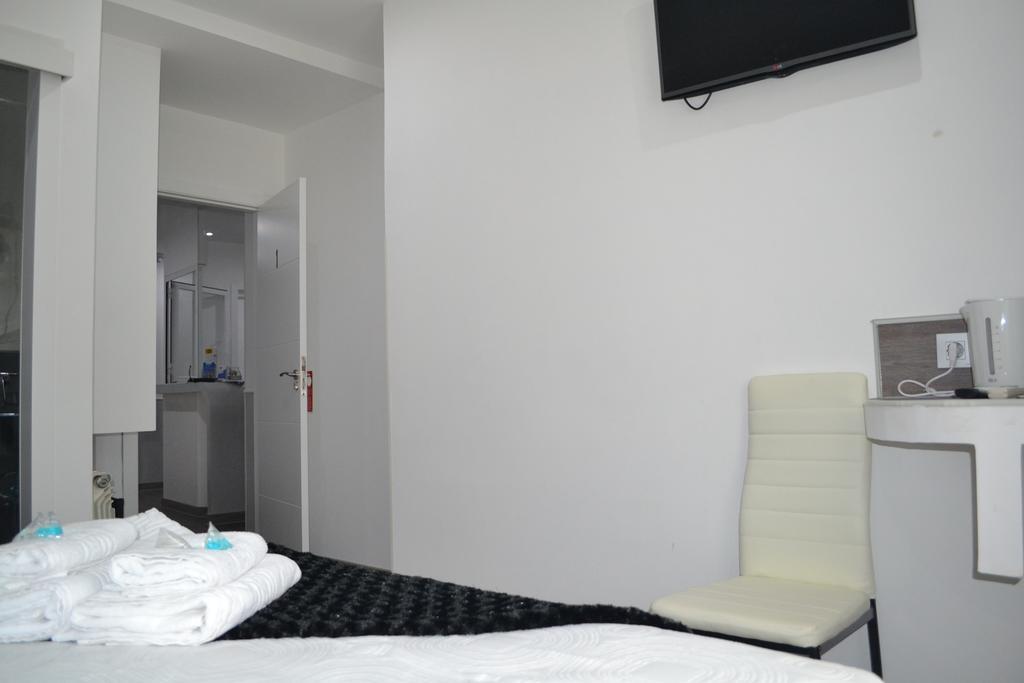 Hostal Meyra Мадрид Екстериор снимка