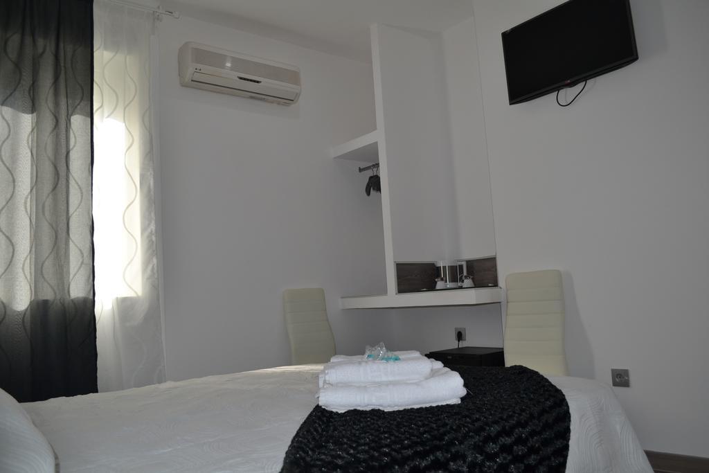 Hostal Meyra Мадрид Екстериор снимка