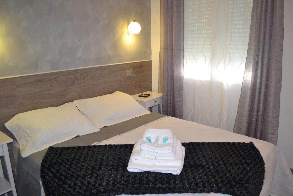 Hostal Meyra Мадрид Екстериор снимка