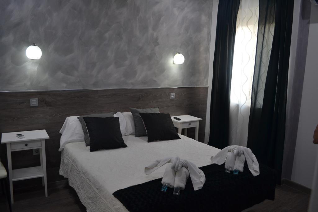 Hostal Meyra Мадрид Екстериор снимка