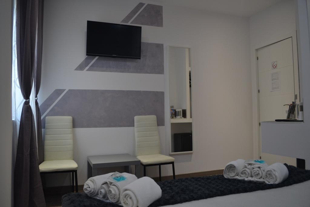 Hostal Meyra Мадрид Екстериор снимка