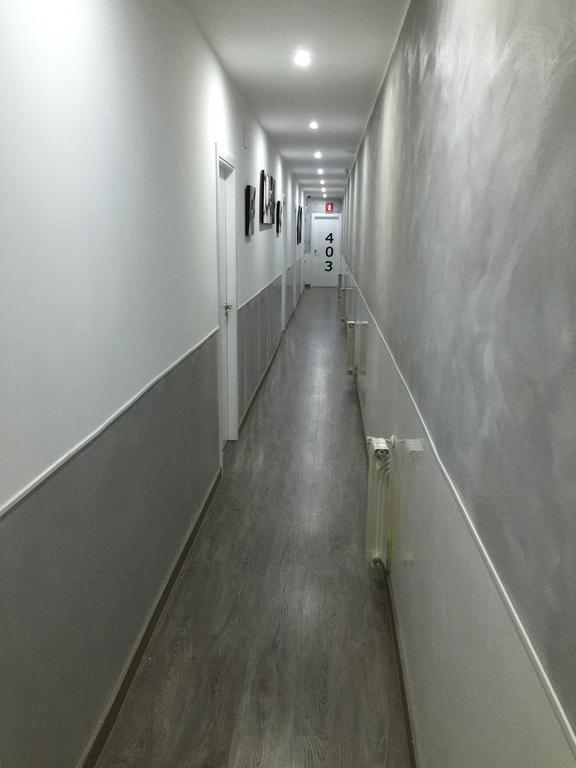 Hostal Meyra Мадрид Екстериор снимка
