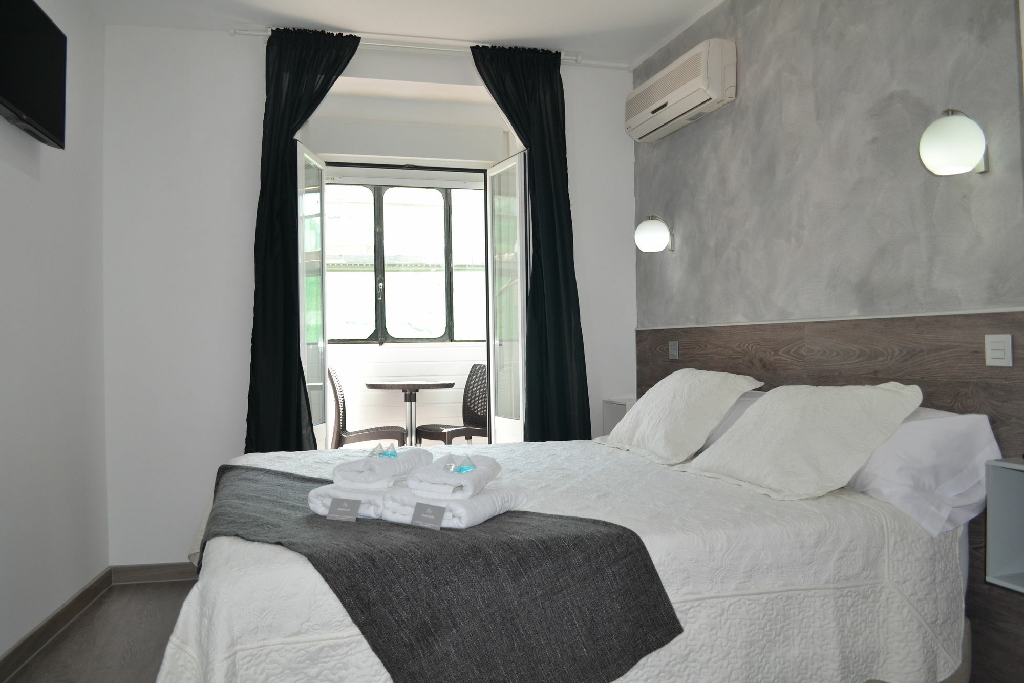 Hostal Meyra Мадрид Екстериор снимка