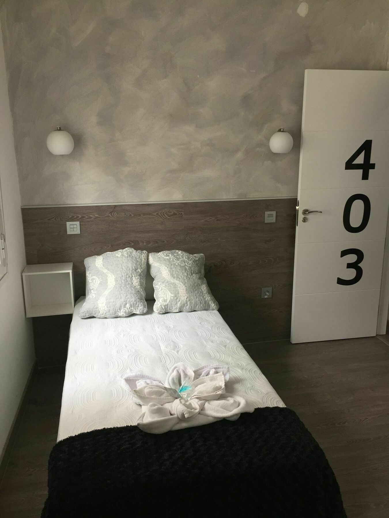 Hostal Meyra Мадрид Екстериор снимка