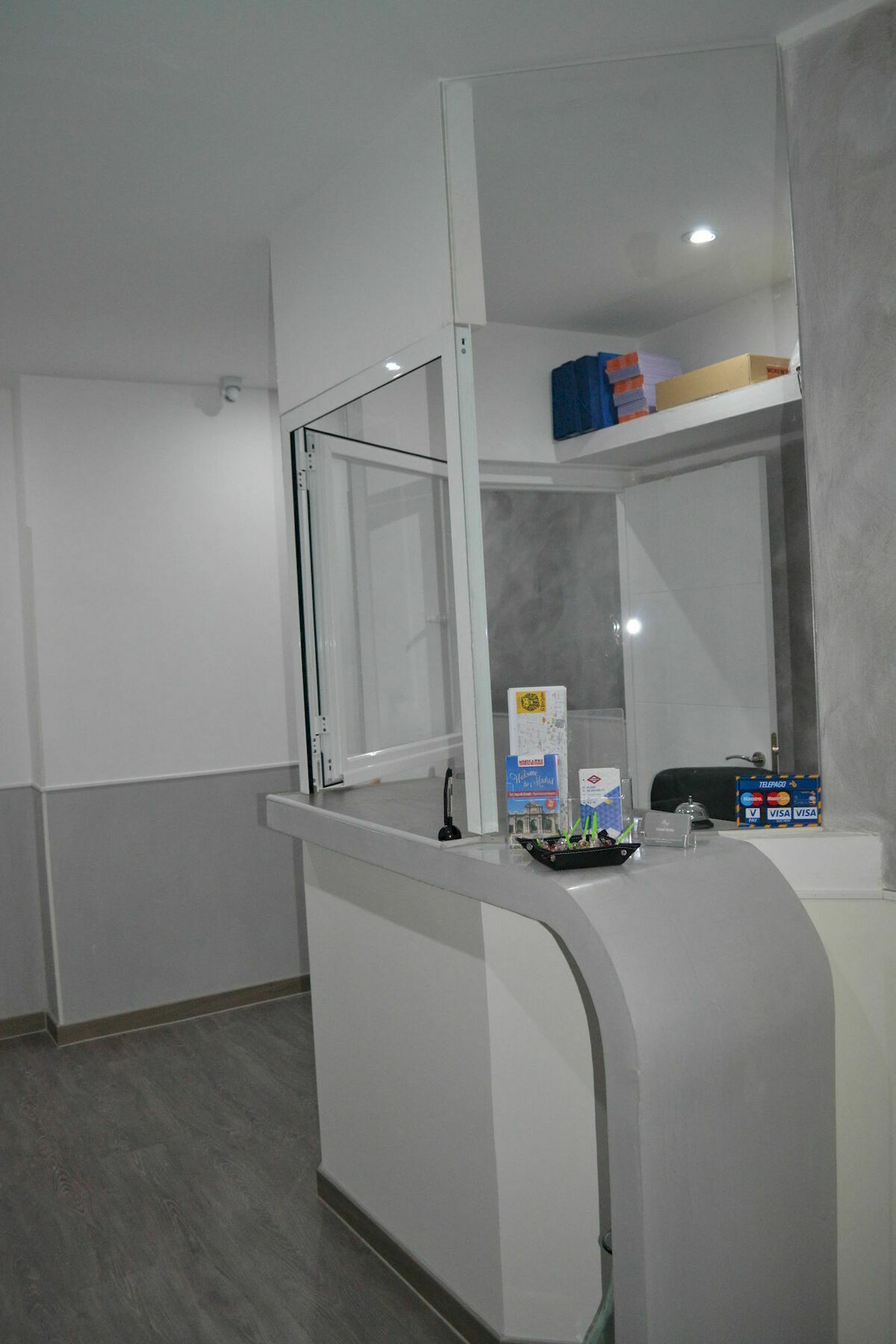 Hostal Meyra Мадрид Екстериор снимка
