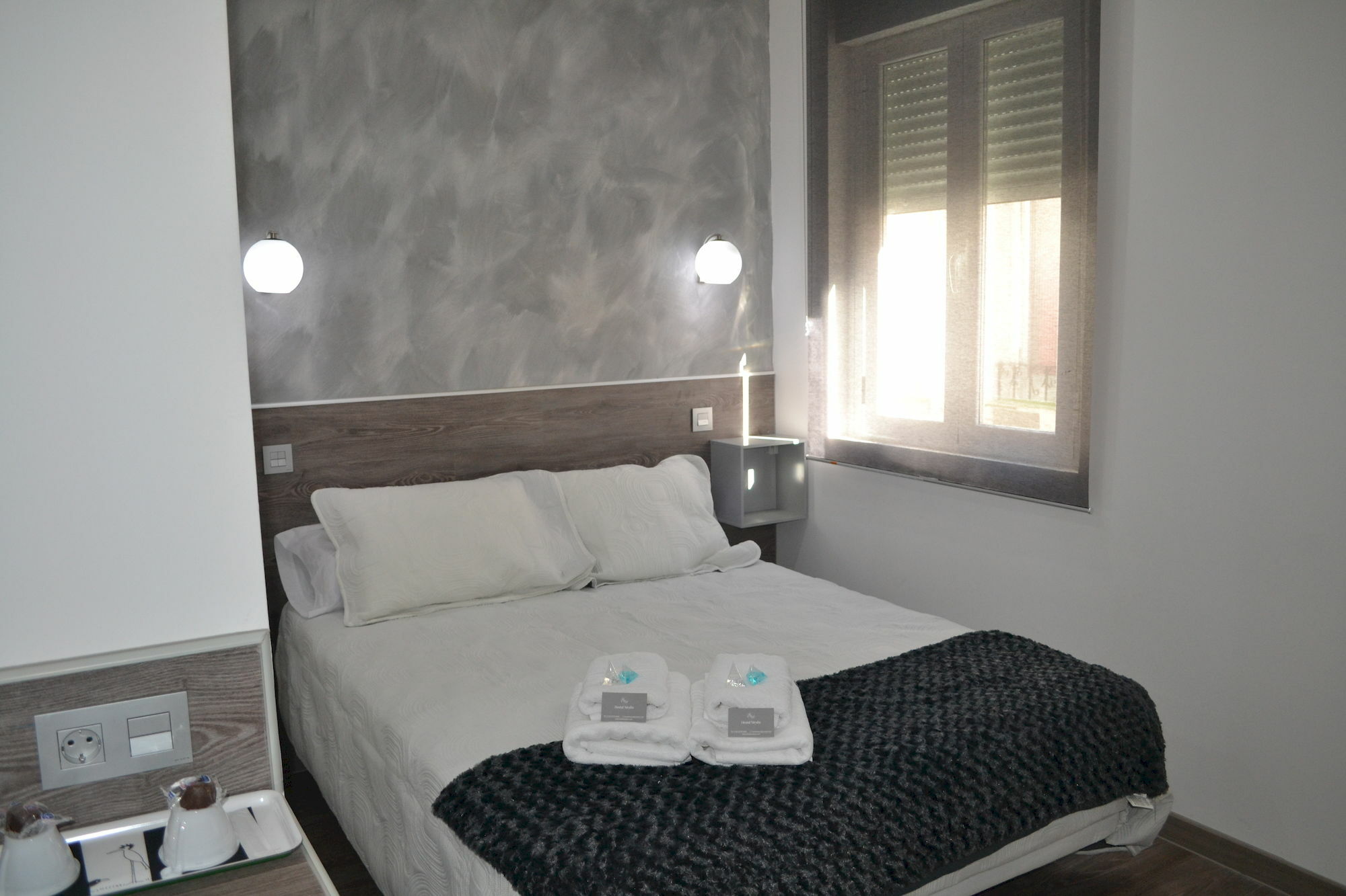Hostal Meyra Мадрид Екстериор снимка