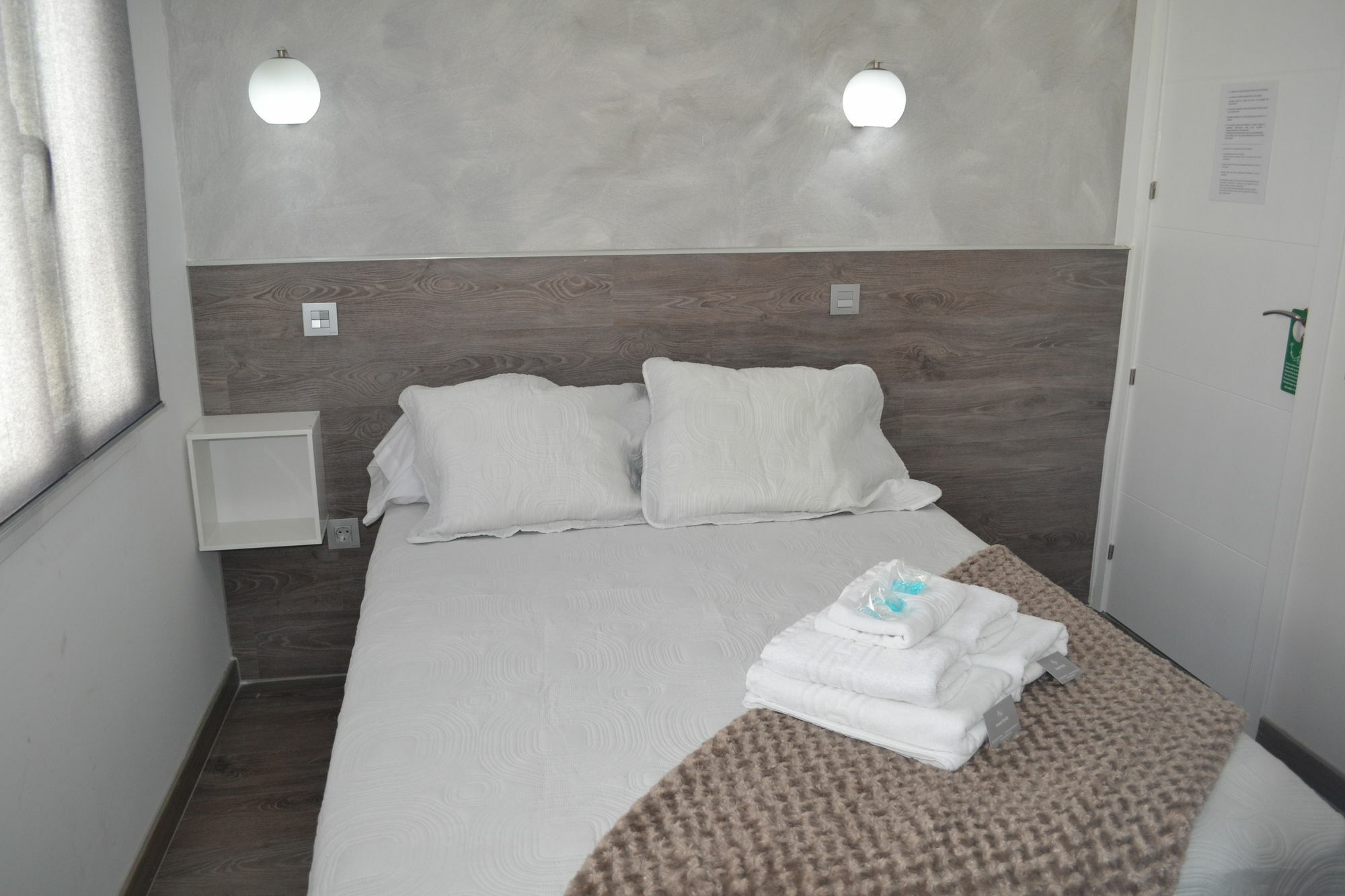 Hostal Meyra Мадрид Екстериор снимка