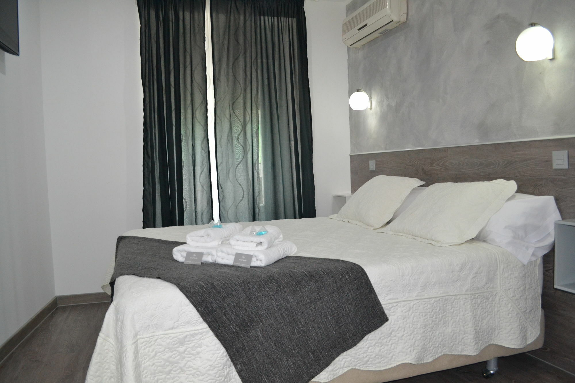 Hostal Meyra Мадрид Екстериор снимка
