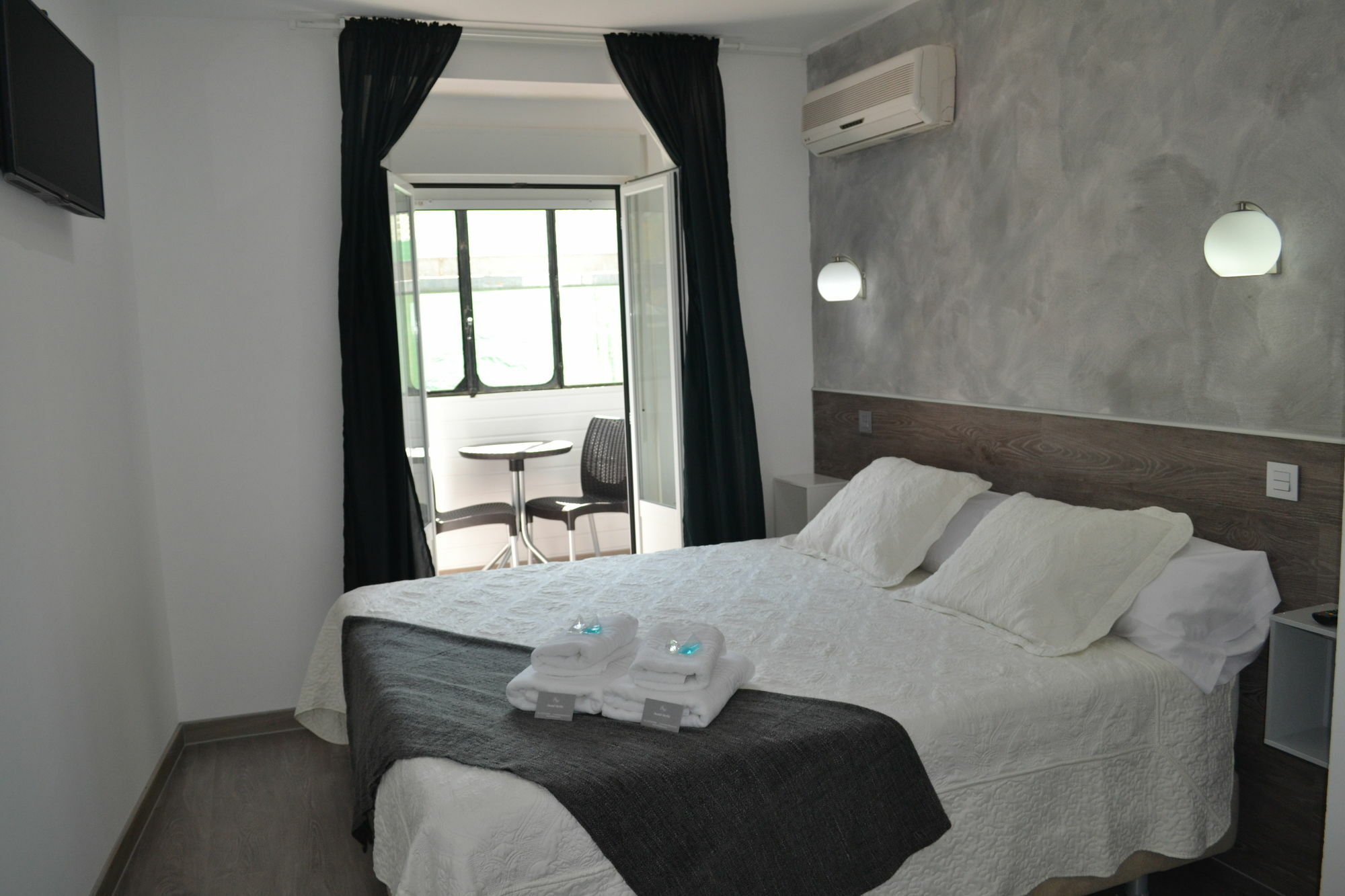 Hostal Meyra Мадрид Екстериор снимка
